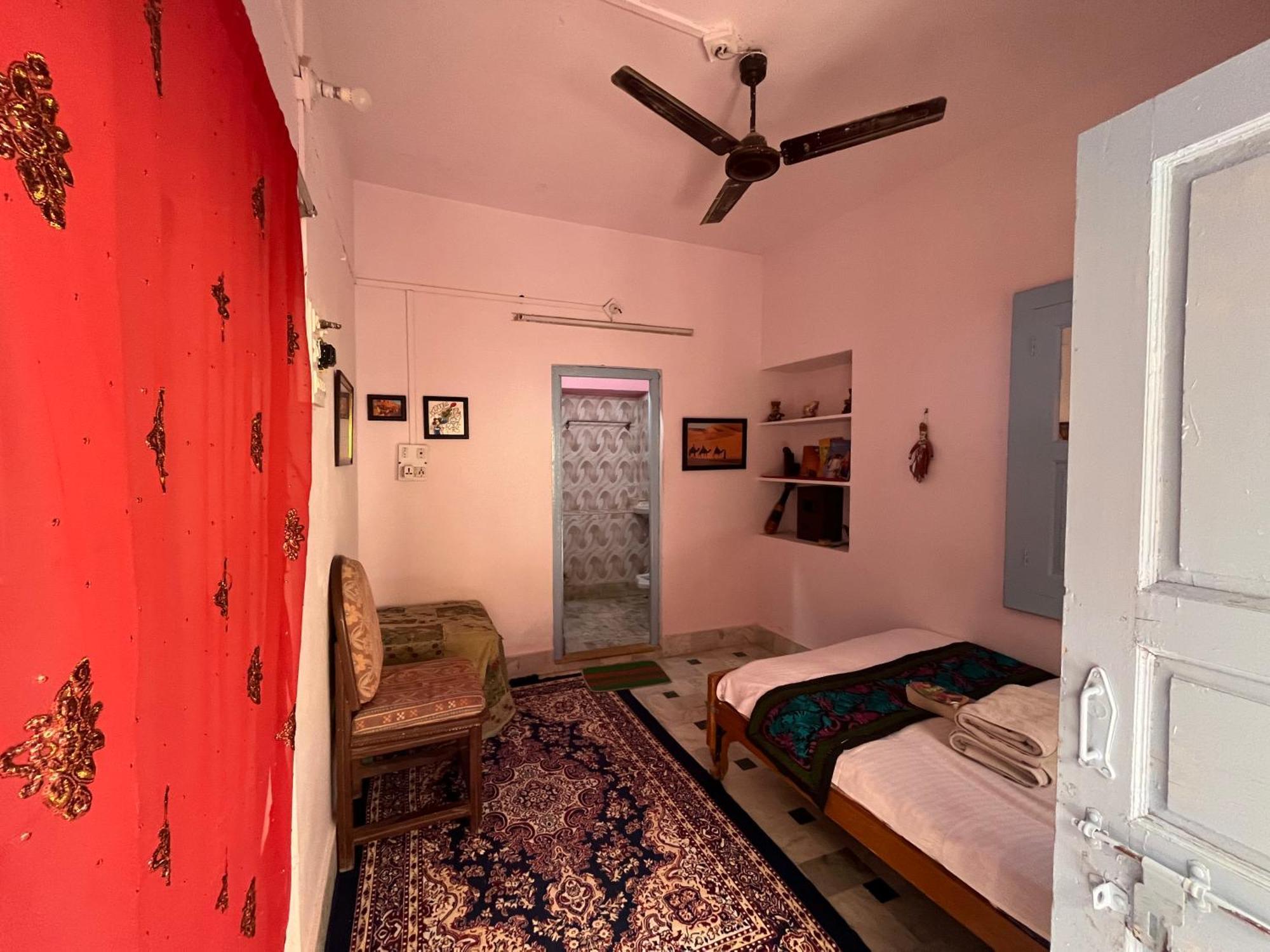 Hostel Marigold Home Stay Jaisalmer Phòng bức ảnh